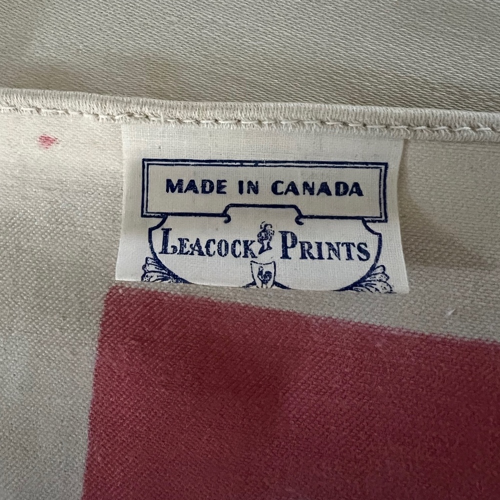 Vintage Tablecloth & Napkins - Picture 5 of 8